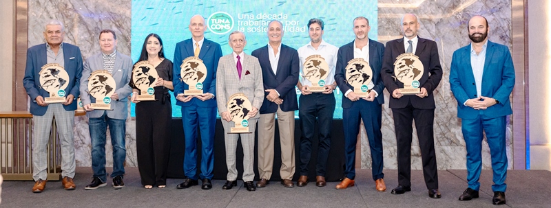 Miembros de la Fundación Tunacons, reconocidos y premiados por Día Mundial del Atún y aniversario 10 de la entidad anfitriona. / FUENTE: Tunacons, Guayaquil