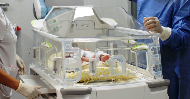 Cuna termo regulable. Hospital General Manta. / FUENTE: HGM-IESS