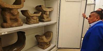 La silla manteña exhibida en museo de Nueva York, USA.