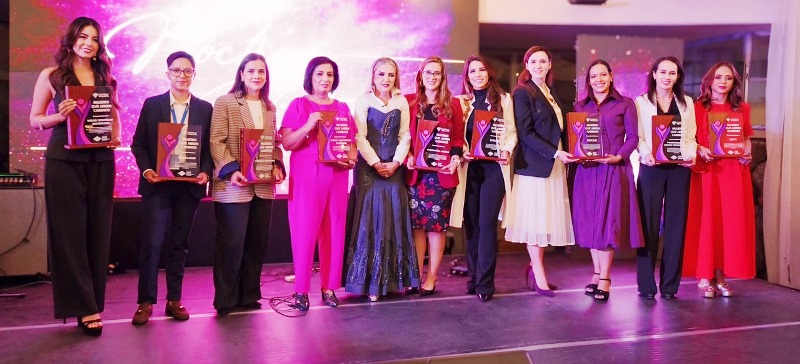 Lideresas empresariales de Quito premiadas por Cámara de Comercio en su Noche Violeta 2026. / FUENTE: CCQ