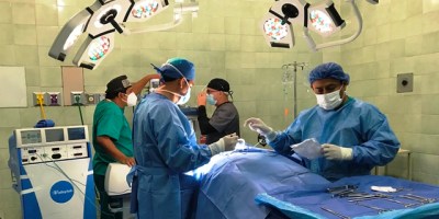 Intervención quirúrgica en paciente de accidente cerebrovascular en Manabí, Ecuador. / FUENTE: HGP-IESS