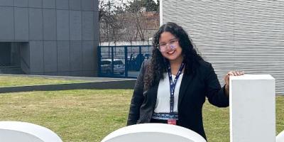 Aliz Pinto Aspiazu posa en la sede del Foro Empresarial Sudamericano, en Argentina. / FUENTE: Cortesía de Aliz.