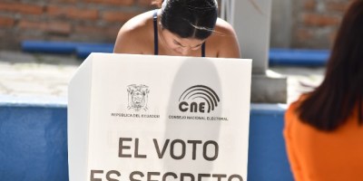 Mujer sufraga en la provincia de Manabí, Ecuador. / FUENTE: CNE