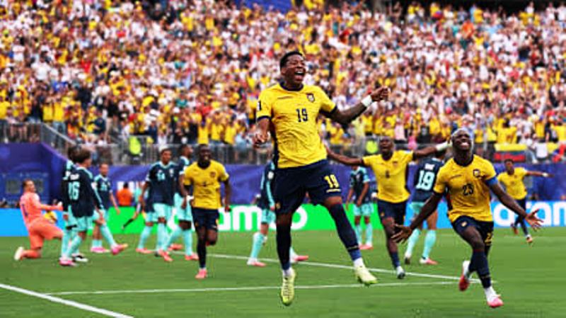 Futbolistas de selección ecuatoriana celebrando su triunfo sobre Alemania en el Mundial 2026.
