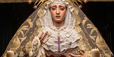Escultura de la Virgen de Monserrat venerada en Cataluña, España. / FUENTE: Diario de Sevilla (Tomada de Google)