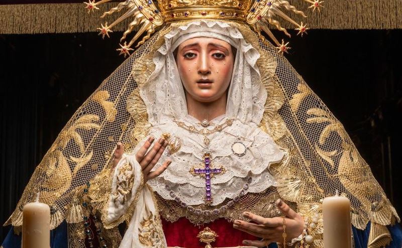Escultura de la Virgen de Monserrat venerada en Cataluña, España. / FUENTE: Diario de Sevilla (Tomada de Google)