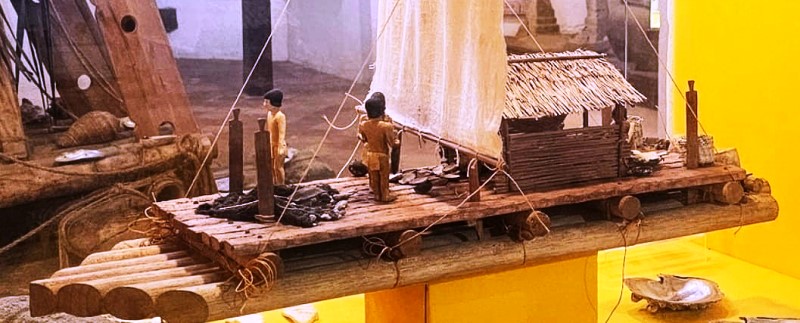 Parte de maqueta de una balsa manteña exhibida en museo de Salango, Manabí, Ecuador.