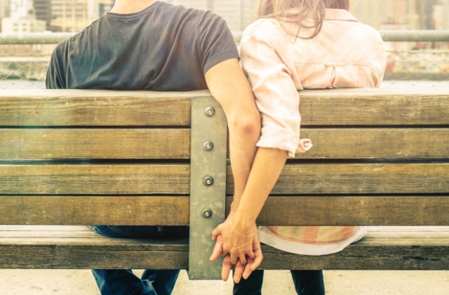 Caricias de pareja (Imagen tomada del sitio web Diario Femenino/Google).