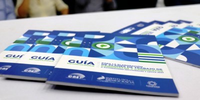 Copias de una Guía Metodológica para diseñar planes de gobiernos seccionales ecuatorianos. / FUENTE: CNE Manabí