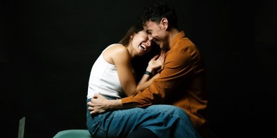 Artistas Joselyn Gallardo y Ricardo Velástegui, protagonistas de "En otras palabras". / FUENTE: Teatro S.A., Samborondón, Ec.