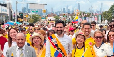 Zohram Mamdani, alcalde de Nueva York, encabeza el desfile cívico ecuatoriano conmemorativo de la independencia ecuatoriana. / FUENTE: D.R.B., NY