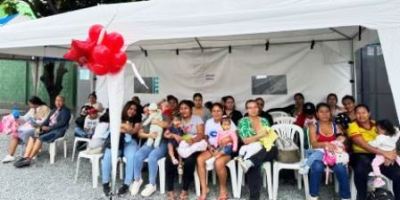 Madres y bebés en un encuentro social para prevenir la desnutrición crónica infantil en la provincia de Guayas, Ecuador. / FUENTE: Arquidiócesis de Guayaquil