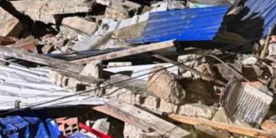 Destrozos por terremoto.